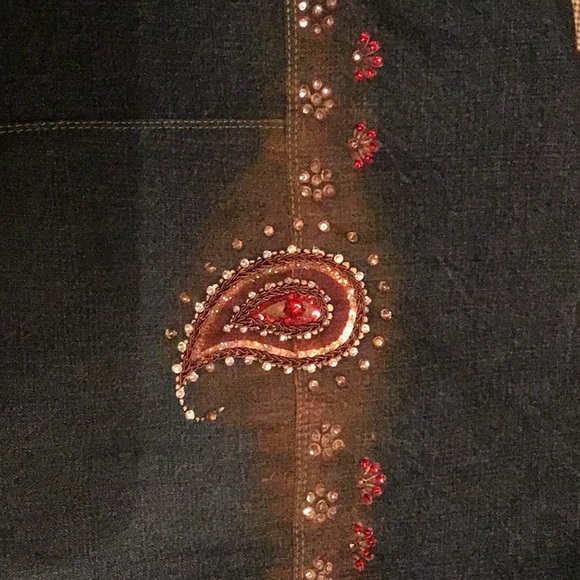 This cool jacket is so cool looks like m/l petite - Picture 5 of 9